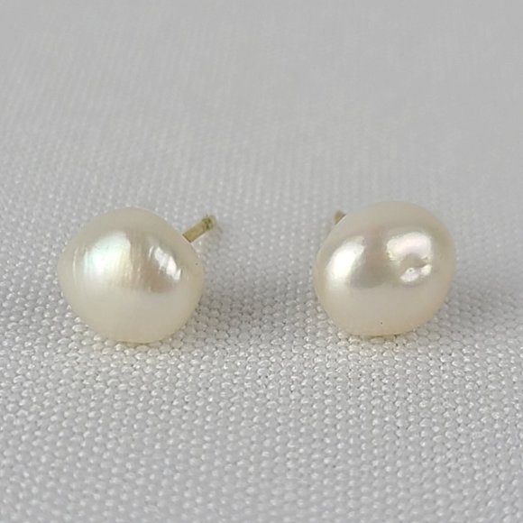 Vintage Jewelry - Vintage Fresh Water Pearl Stud Earrings